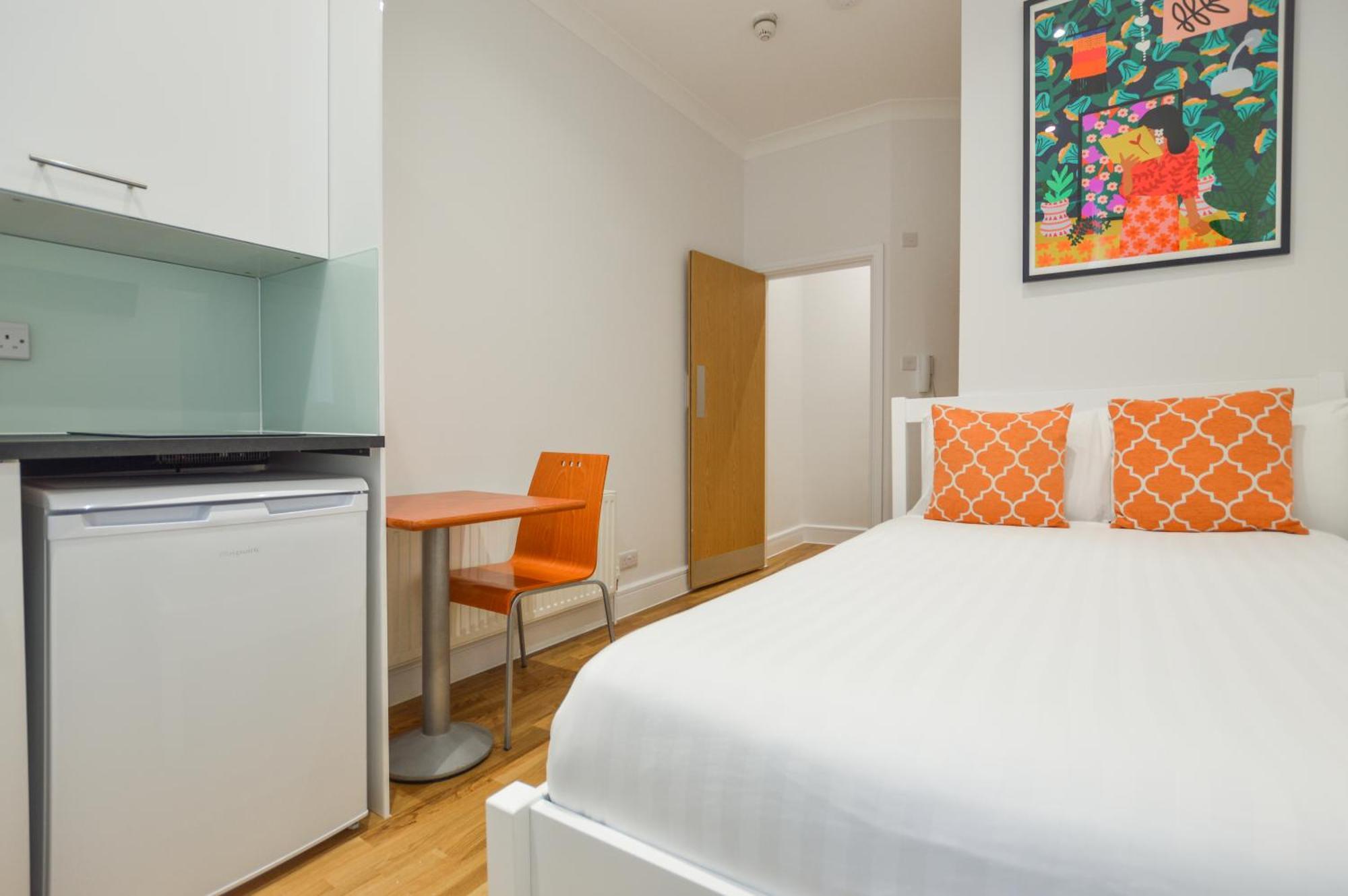 Апартаменты Westbourne Crescent Serviced *